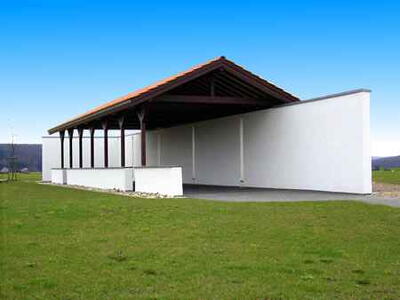 Eine Wandelhalle umgab den Tempelbezirk